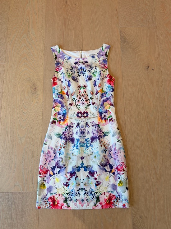 Ever New Dresses & Skirts - Ever New Floral Mirror Print Mini Dress Sleeveless Back Zip Size 2